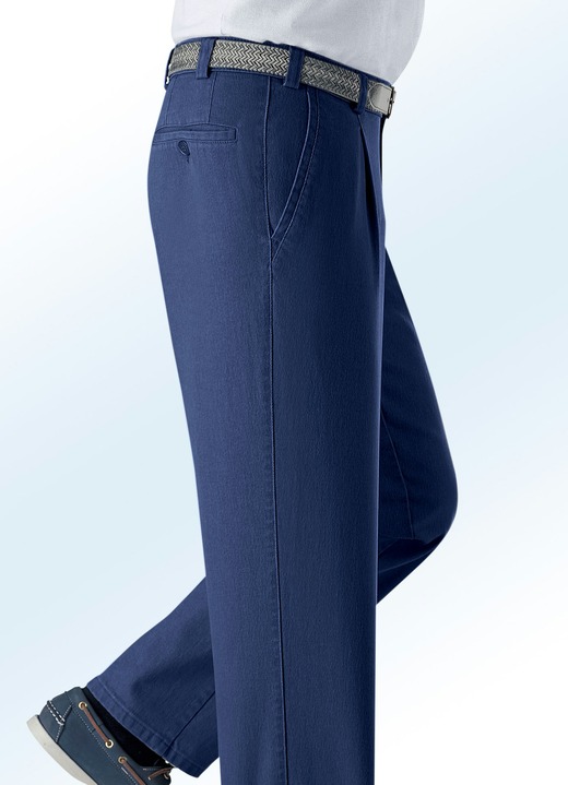 Hosen - Unterbauch-Jeans mit Gürtel in 3 Farben, in Größe 024 bis 060, in Farbe JEANSBLAU Ansicht 1