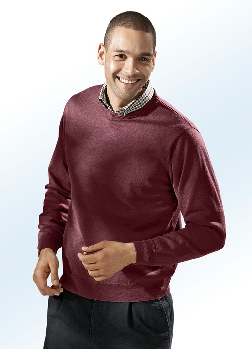 Hemden, Pullover & Shirts - Pullover in 4 Farben mit rundem Halsausschnitt, in Größe 046 bis 062, in Farbe WEINROT Ansicht 1