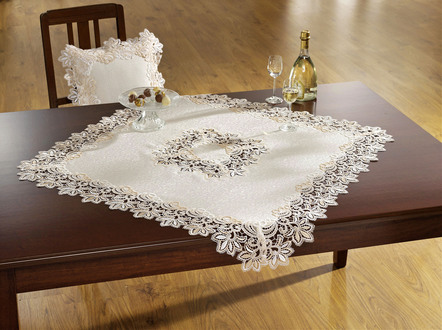 Elegante Raumdekoration mit 2-farbiger Makramee-Spitze