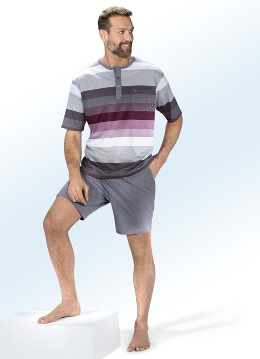 Nachtwäsche - Hajo Klima Komfort Shorty mit garngefärbtem Ringeldessin, Knopfleiste, Brusttasche, in Größe 046 bis 062, in Farbe GRAFIT-BEERE