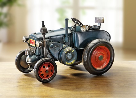 Von Hand gefertigter Traktor Lanz Bulldog