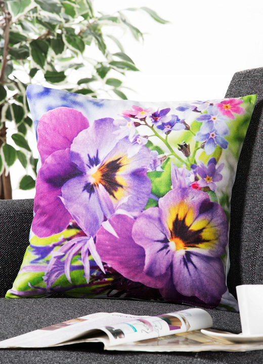 Kissenbezüge - Kissenbezug mit Stiefmütterchen-Motiv, in Farbe LILA Ansicht 1