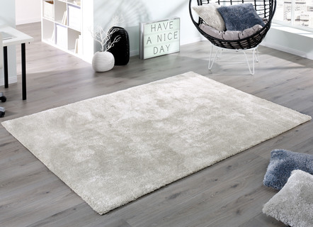 Hochflor-Teppiche und Kissen mit Baumwoll-Rückseite