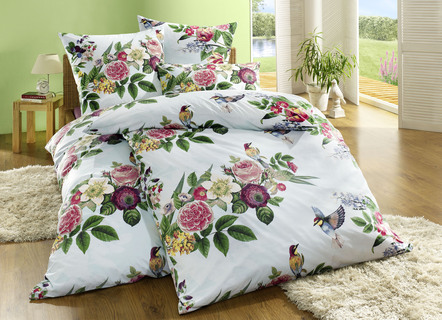 Bettwäsche-Garnitur mit Blumenmotiven