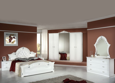 Schlafzimmerprogramm mit lackierter Hochglanz-Oberfläche