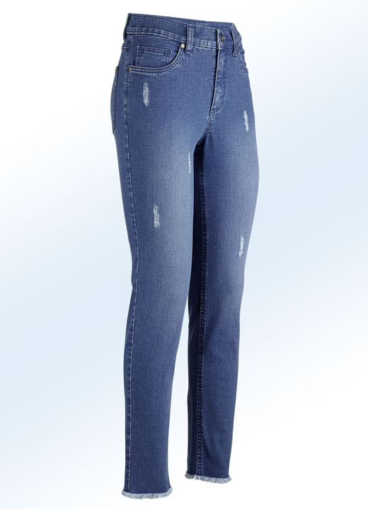 - Knöchellange Jeans in 5-Pocket-Form, in Größe 017 bis 050, in Farbe JEANSBLAU Ansicht 1