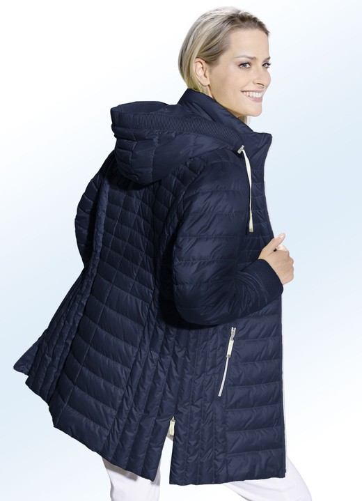 Jacken, Mäntel, Blazer - Jacke mit gesmoktem Rand an der abnehmbaren Kapuze Jacken, Mäntel, Blazer - Jacke mit gesmoktem Rand an der abnehmbaren Kapuze, in Größe 036 bis 054, in Farbe NAVY