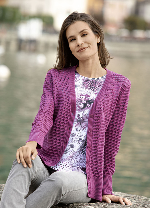 Jacken, Westen & Sets - Strickjacke mit leichtem Glanz, in Größe 038 bis 054, in Farbe AZALEE Ansicht 1