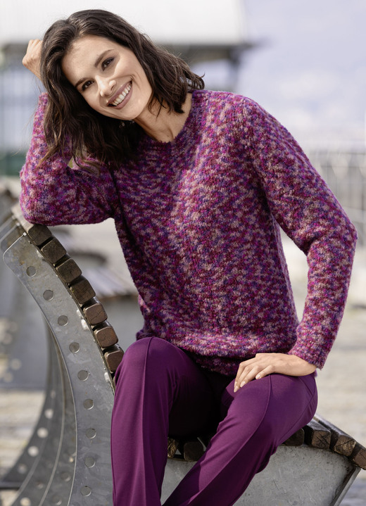 Pullover - Pullover aus hochwertigem Bouclégarn, in Größe L(44/46) bis XXL(52/54), in Farbe MAGENTA-LILA-MULTICOLOR Ansicht 1