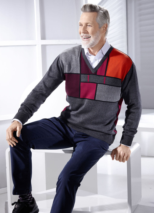 Hemden, Pullover & Shirts - Interessanter V-Pullover mit Grafikmuster, in Größe 046 bis 062, in Farbe ANTHRAZIT-BORDEAUX-TERRAKOTTA Ansicht 1