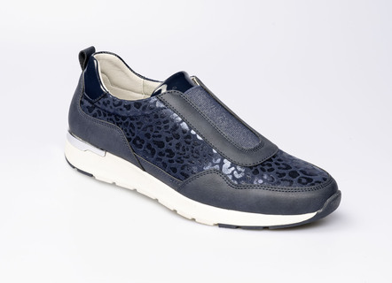 Modischer Stretch-Sneaker im Leo-Look
