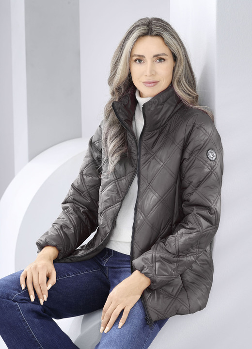Jacken, Mäntel, Blazer - Jacke mit Reißverschlusstaschen Jacken, Mäntel, Blazer - Jacke mit Reißverschlusstaschen, in Größe 036 bis 052, in Farbe GRAFIT