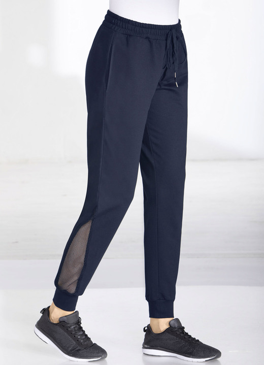 Freizeithosen - Freizeithose mit Netzeinsatz in 4 Farben Freizeithosen - Freizeithose mit Netzeinsatz in 4 Farben, in Größe 3XL (52/54) bis XXL (48/50), in Farbe MARINE