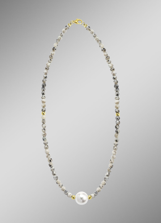 Halsketten & Armbänder - Halskette mit Perlenschimmer und Edelsteinglanz, in Farbe  Ansicht 1