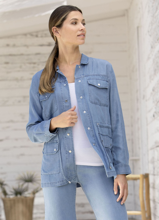 Blusen - Blusenjacke mit aparter Kragenlösung, in Größe 036 bis 054, in Farbe HELLBLAU Ansicht 1