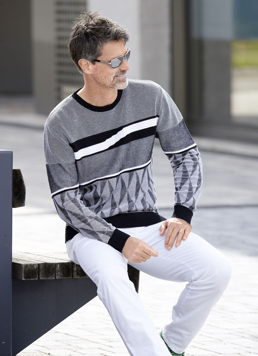 Hemden, Pullover & Shirts - Gemusterter Rundhalspullover in 2 Farben, in Größe 046 bis 062, in Farbe SCHWARZ-WEISS Ansicht 1