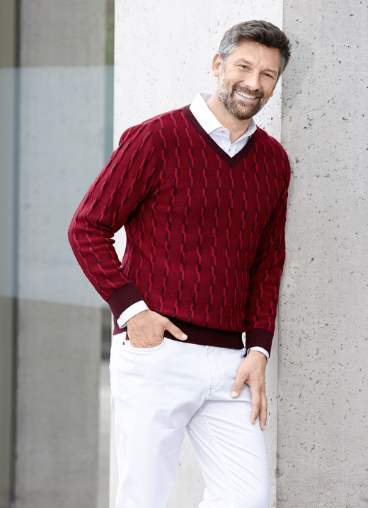 Hemden, Pullover & Shirts - V-Pullover mit markantem Halsausschnitt in 3 Farben, in Größe 046 bis 062, in Farbe ROT Ansicht 1