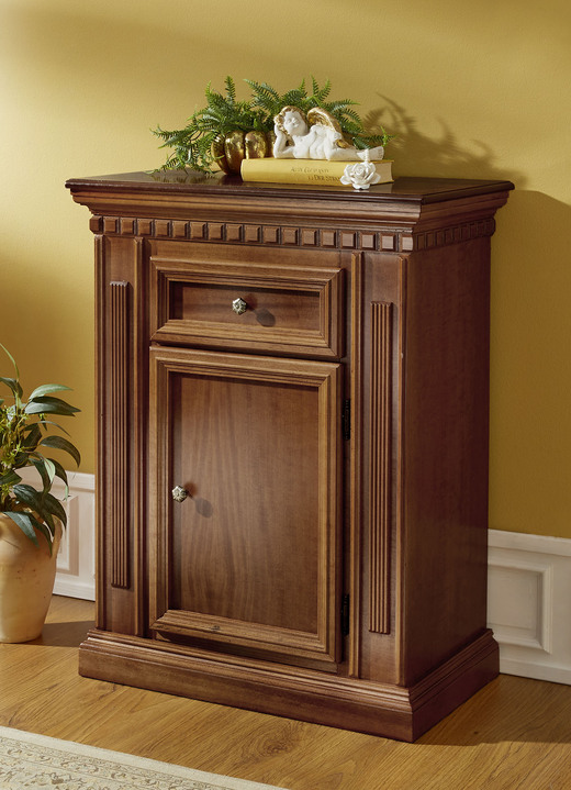 Sideboards & Kommoden - Hochwertige und stilsichere Kommoden mit klassisch schönem Flair, in Farbe NUSSBAUM, in Ausführung Kommode, 1-türig, schmal Ansicht 1