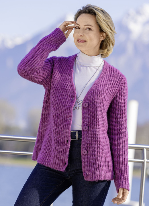 Jacken, Westen & Sets - Strickjacke in superflauschigem Grobstrick, in Größe L(44/46) bis XXL(52/54), in Farbe BEERE MELIERT Ansicht 1