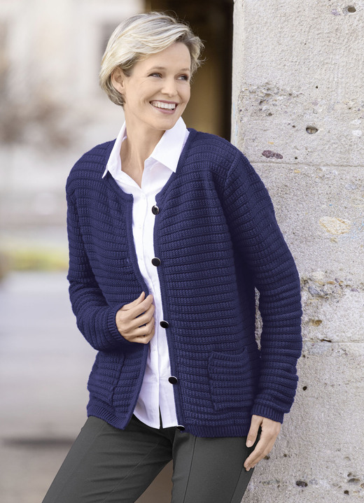 Jacken, Westen & Sets - Strickjacke mit Struktur allover, in Größe 038 bis 054, in Farbe MARINE Ansicht 1