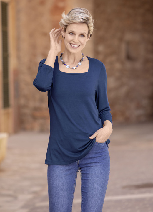 Shirts - Shirt mit flottem Karreè-Ausschnitt  in 3 Farben, in Größe 038 bis 054, in Farbe MARINE Ansicht 1