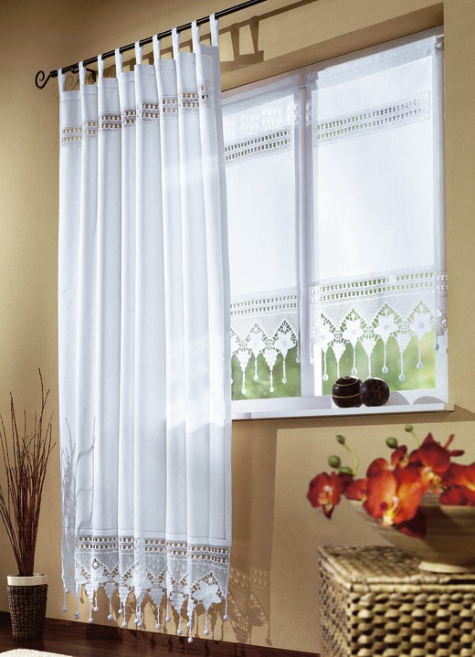 Klassisch - Handgefertigte Fensterdekoration im Landhaus-Stil, in Größe 361 (Seitenschal, H150xB120 cm) bis 827 (Scheiben-Gardine, H130xB50 cm), in Farbe WEISS Ansicht 1
