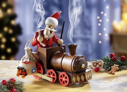 Räucherfigur Weihnachtsmann in einer Lokomotive