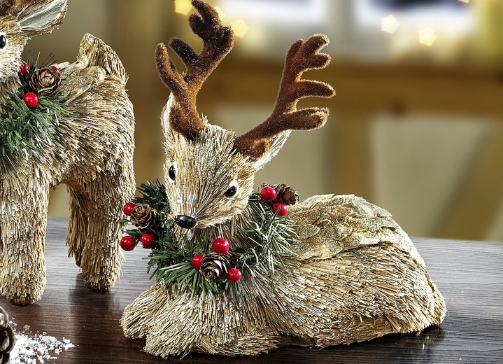 Weihnachtliche Dekorationen - Reizender Hirsch mit Tannenkranz um den Hals, in Farbe BRAUN, in Ausführung liegend Ansicht 1