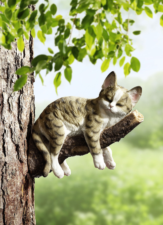 Gartendekoration - Schlafende Katze auf Ast aus Polyresin, in Farbe GRAU