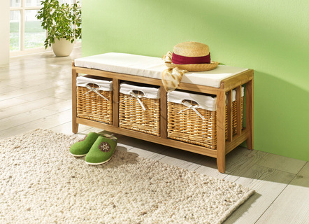 Sitzbank mit Kissen
