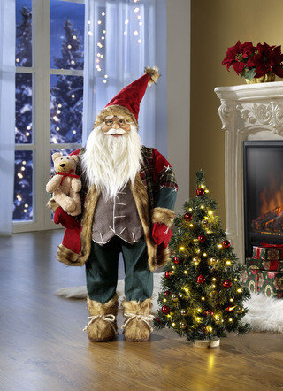 Weihnachtsmann mit beleuchtetem Weihnachtsbaum
