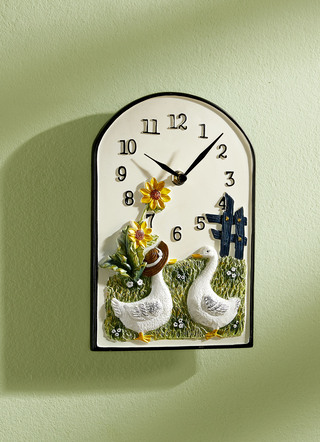 Wanduhr aus Steingut