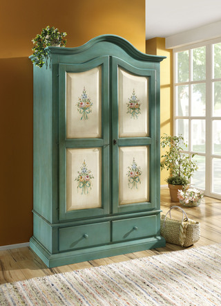 Kleiderschrank in Landhaus-Optik