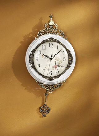 Wanduhr mit arabischen Ziffern