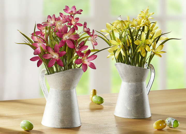 Osterkränze & Gestecke - Sternblumen in weißer Metallkanne, in Farbe GELB
