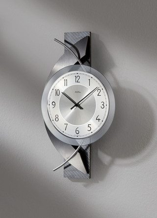 Hochwertig gearbeitete Wanduhr mit Quarzuhrwerk