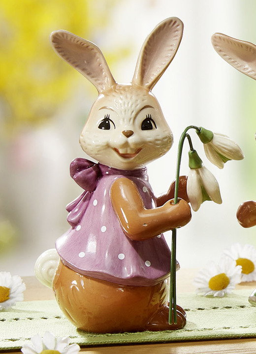 Goebel-Figuren - Goebel-Hasen aus Feinsteingut, in Farbe BUNT, in Ausführung Hasenmädchen mit Schneeglöckchen Ansicht 1