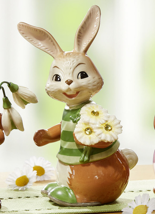 Ostern - Goebel-Hasen aus Feinsteingut, in Farbe BUNT, in Ausführung Hasenjunge mit Margeriten Ansicht 1