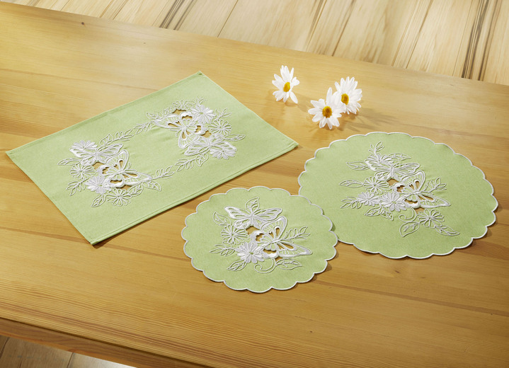 Tischdecken - Tisch- und Raumdekoration mit gestickten Schmetterlingen und Blumen, in Größe 101 (Deckchen, 35x 50 cm) bis 404 (Kissenbezug, 40x 40 cm), in Farbe GRÜN-WEISS Ansicht 1