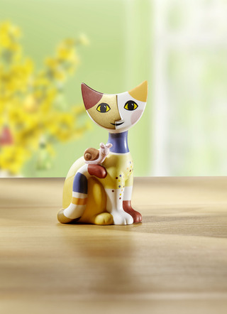 Katze mit Schnecke aus hochwertigem Porzellan