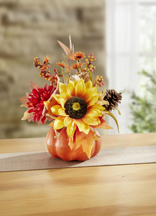 Sonnenblumen-Gesteck im Kürbis-Topf