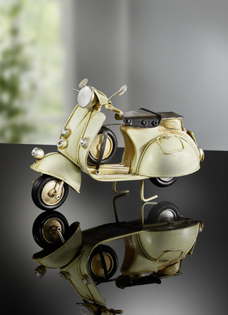 Vespa aus Metall