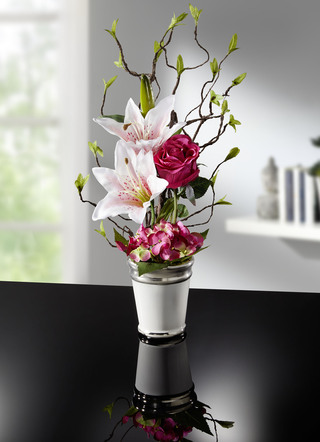 Lilien-Arrangement im Keramiktopf