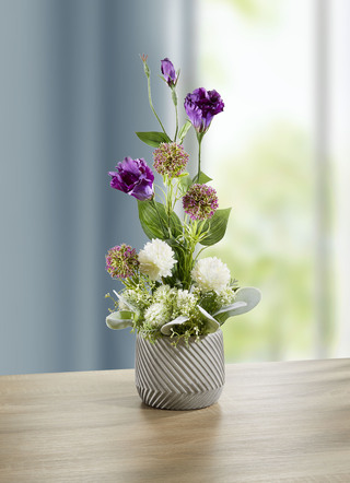 Arrangement mit Lysianthus- und Allium-Blumen in Zement-Topf