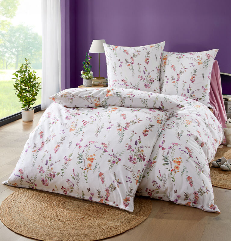 Bettw&auml;sche mit Blumenmotiv