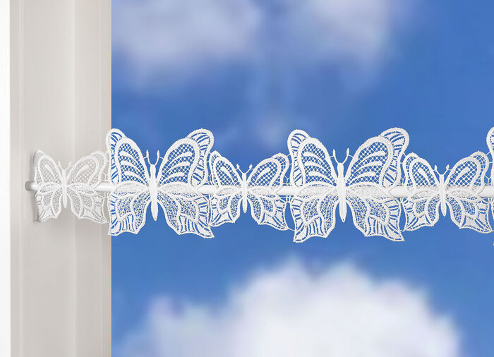 Frühlingshafte Fensterdekoration aus echter Plauener Spitze 