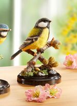 Vogel-Figur auf Zweig 