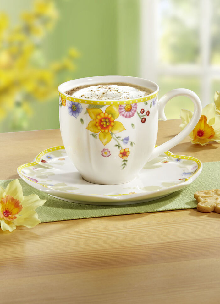 Tasse mit Unterteller aus Premium-Porzellan 