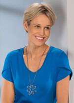 Schlangenkette mit bl&uuml;tenf&ouml;rmigem Anh&auml;nger 