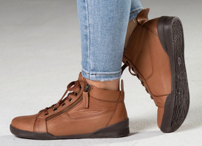 Andrea Conti, sportive Damen-Boots, mit herausnehmbarem Fu&szlig;bett COGNAC